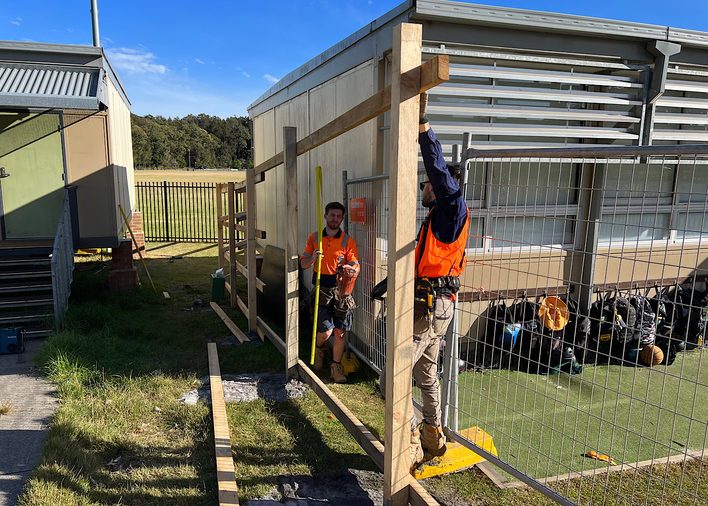 Site Hoardings, Sydney. Construction Hoarding: Narrabeen - servicing Sydney metropolitan area.